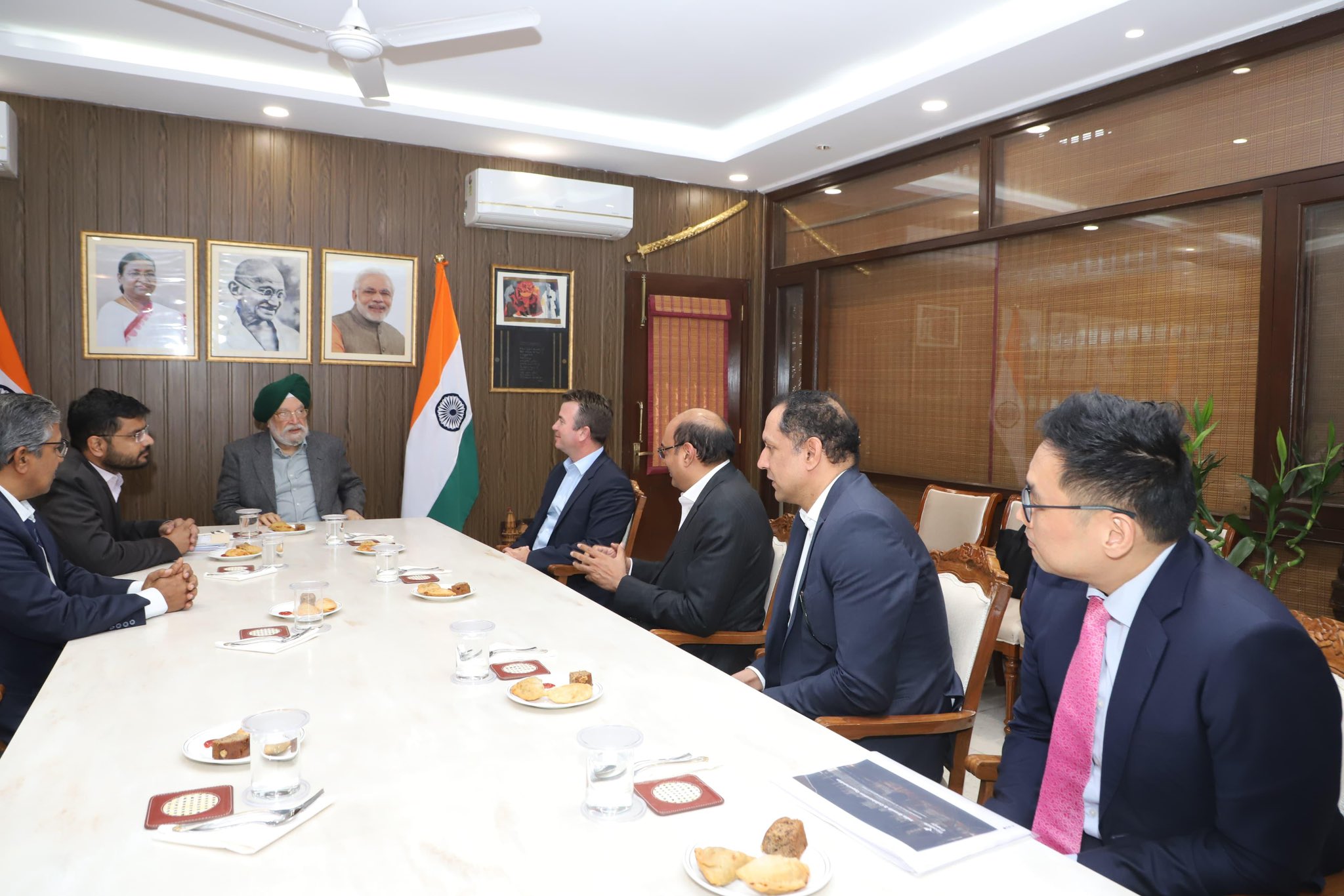 Discussed opportunities in Liquefied Natural Gas and across the entire hydrocarbons value chain with a delegation from Woodside Energy