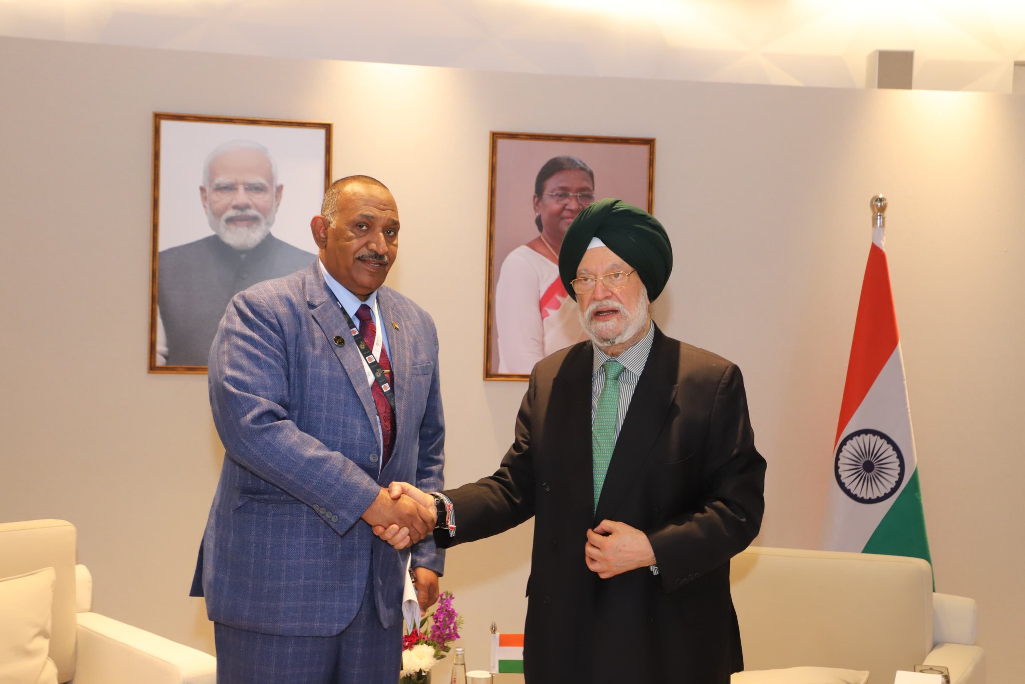 Meeting with HE Mr Mohieddin Naeem, the Sudanese Minister of Energy & Oil at #IndiaEnergyWeek2025