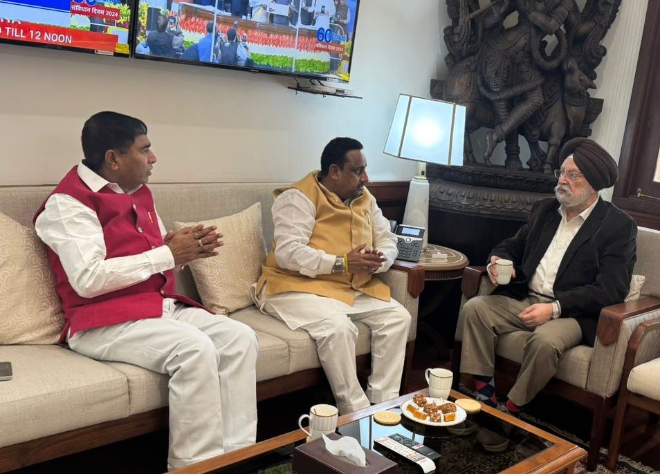 Chai Pe Charcha on matters pertaining to their constituencies with Chandni Chowk MP and Secretary General  @CAITIndia  Sh Praveen Khandelwal Ji and North West Delhi MP Sh Yogender Chandolia  Ji