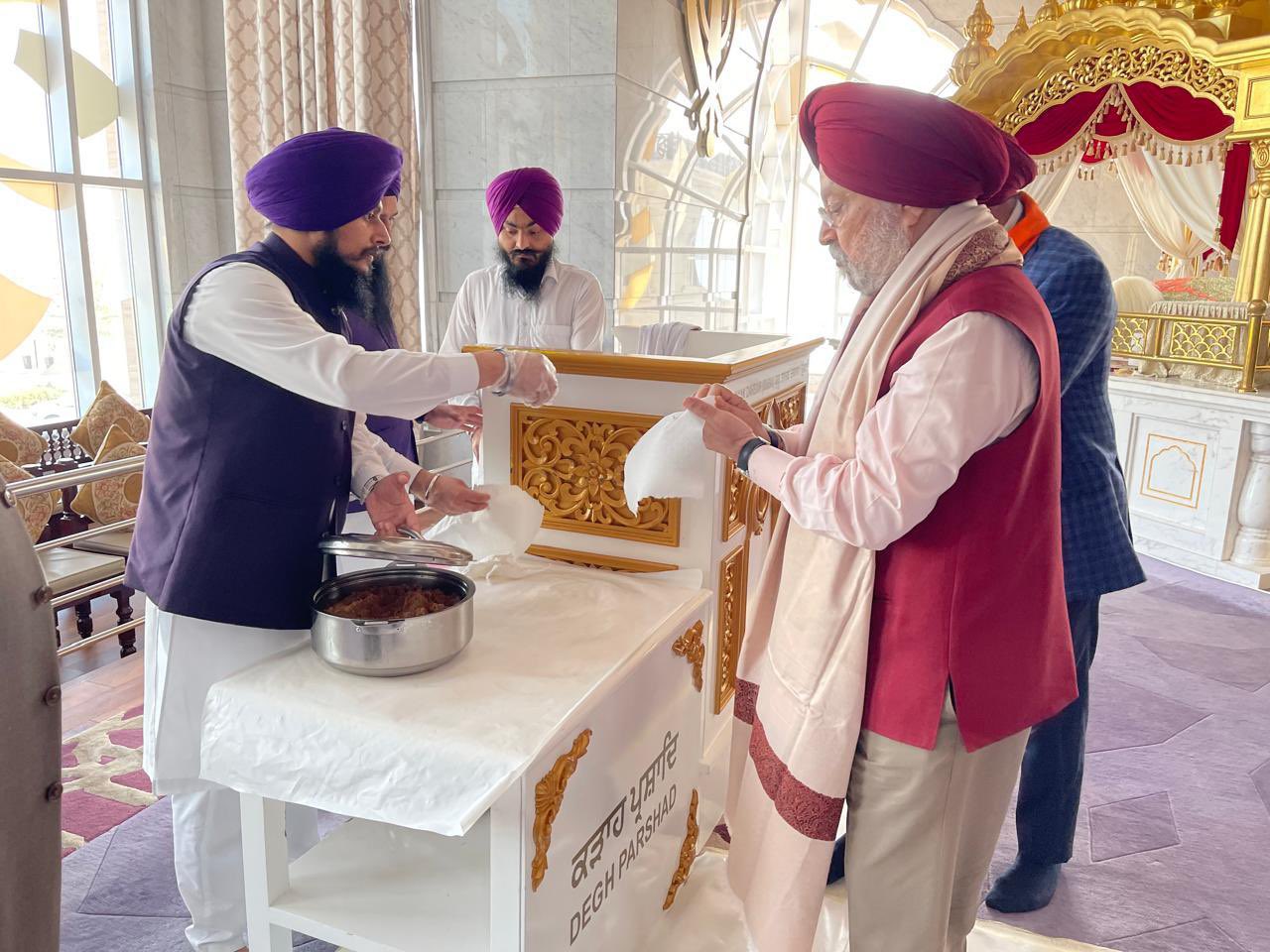 Paid obeisance at Gurudwara Guru Nanak Darbar with members of the Sikh Sangat in Dubai today