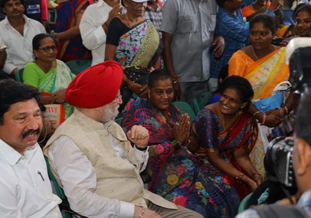 The Women beneficiaries of Pradhan Mantri Awas Yojana & PM Ujjwala Yojana in Vizag showered spontaneous affection, love & respect at the event.