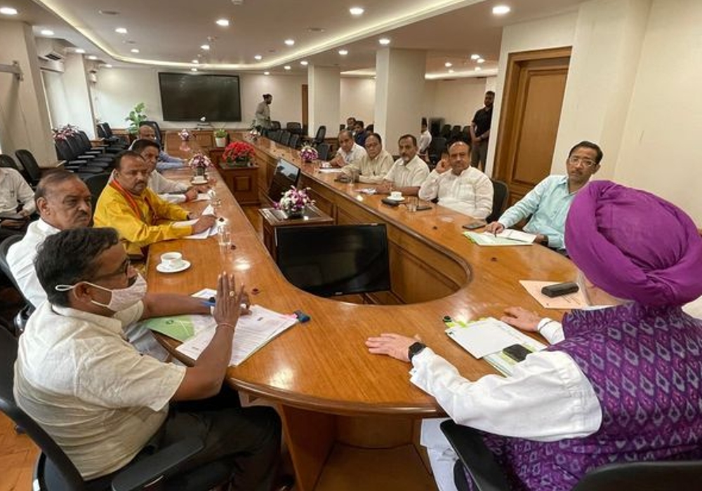 With delegation of MLAs, led by LoP Sh Ramvir Singh Bidhuri Ji, including Sh Om Prakash Sharma Ji, Sh Anil Bajpai Ji, Sh Abhay Verma Ji, Sh Ajay Mahawar MLA Ji, Sh Mohan Singh Bisht Ji, Sh Vijender Gupta Ji & Sh Jitender Mahajan Ji met me to discuss issue