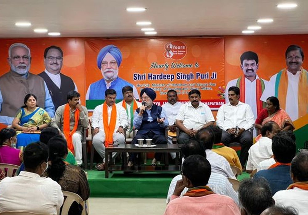 With the Karyakartas of BJP Andhra Pradesh in Vizag to celebrate 8 Years of Garib Kalyan under the visionary leadership of PM Narendra Modi Ji.