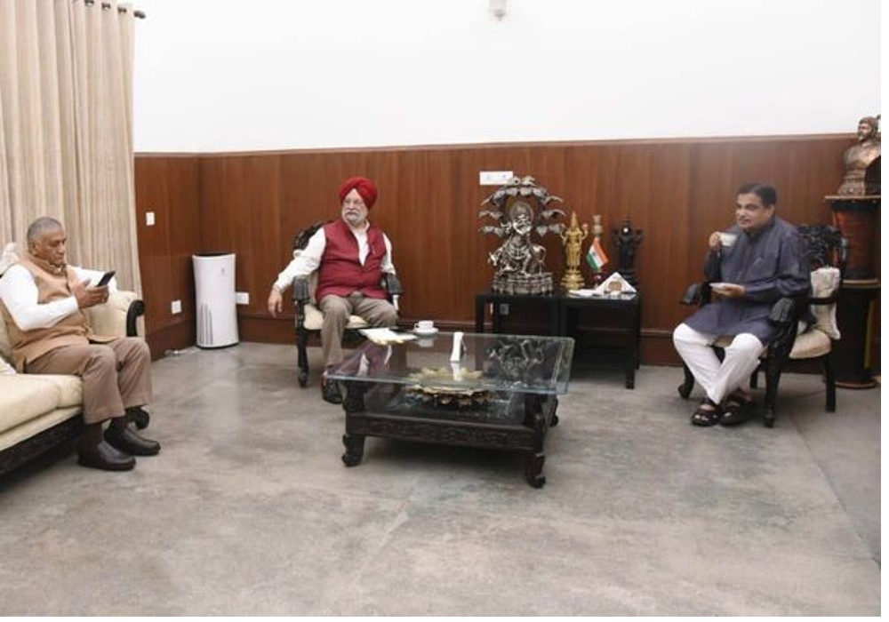 Meeting with Sh Nitin Gadkari Ji to convert design of proposed over bridge at Barnala Bypass in Punjab