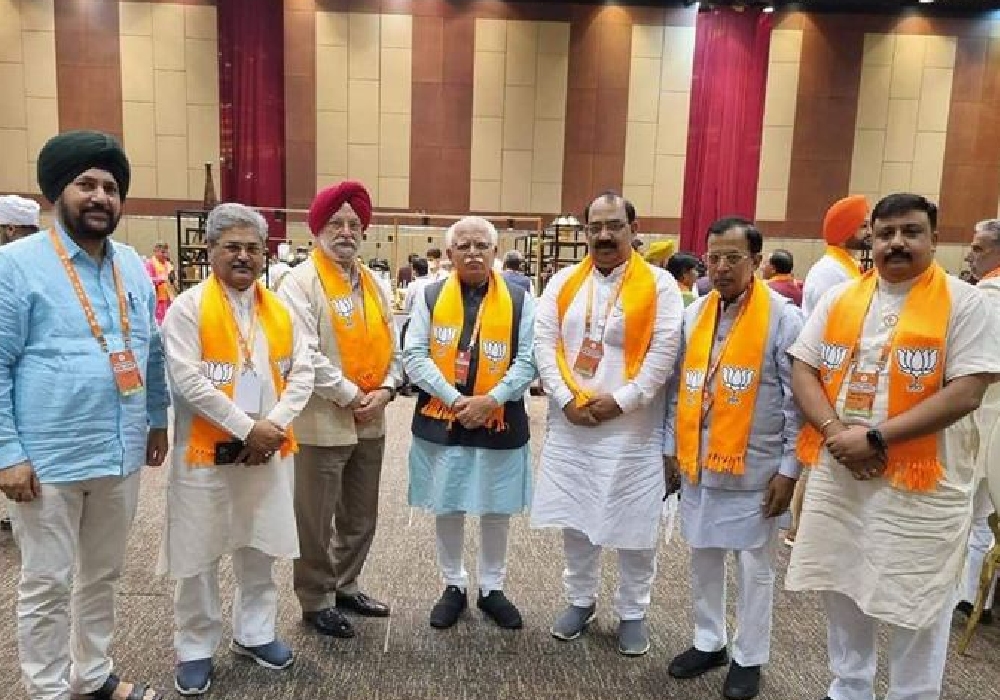 Team Punjab with Haryana CM in #Telangana . With Sh Manohar Lal Ji, my colleague- Sh Som Parkash - Union Minister of State Ji, BJP Punjab President- Sh Ashwani Sharma Ji, National Gen Secy- Sh Dushyant Kumar Gautam Ji, National Secy Sdr- Dr Narinder Singh