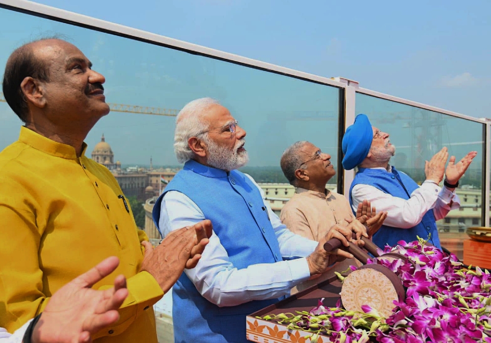 Priveleged to witness PM Sh Narendra Modi Ji unveiling the National Emblem on the roof of India’s New Parliament Building.