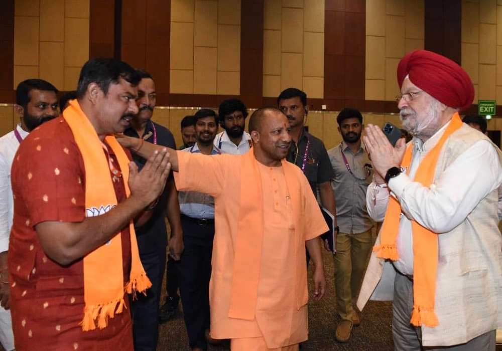 Meeting with the immensely popular & widely admired Chief Minister of Uttar Pradesh-  Sh MYogiAdityanath Ji & MLA & BJP Floor Leader in Telangana Assembly- Sh Raja Singh Ji at the BJP National Executive.