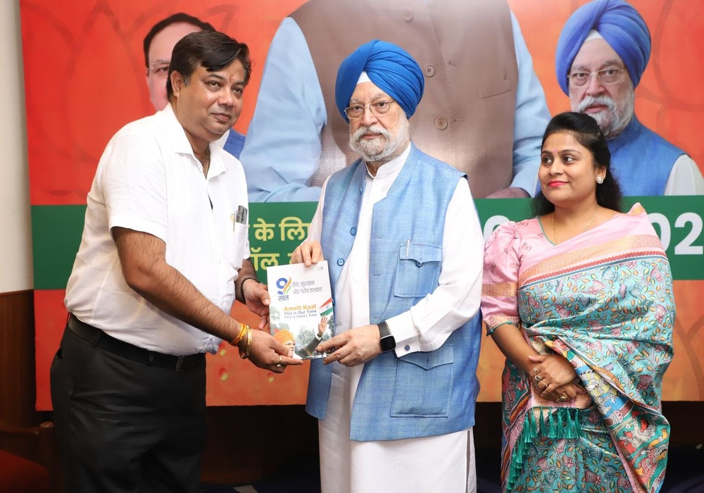 Met the Principal of Nav Jeewan Academy, Delhi, Sh Alok Sharma Ji as part of my #SamparkSeSamarthan campaign to interact with prominent educationists & discuss the positive change in the country under the leadership of PM Sh #NarendraModi Ji during #9Year