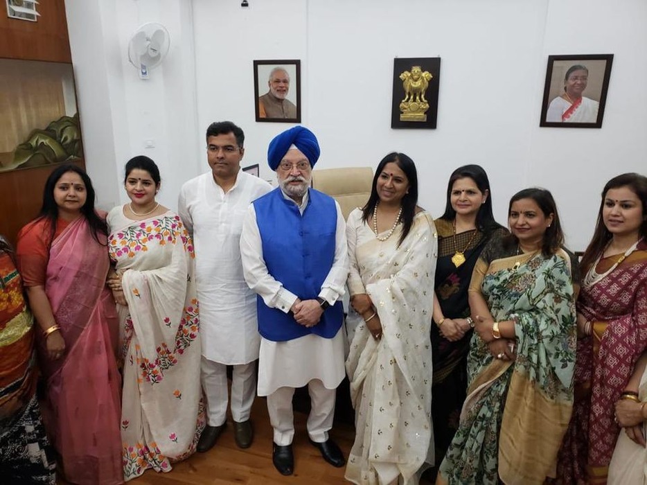 Ever since we first met on a train, when I was going to Ludhiana and Pallavi Sharma ji and other school principals were going to Guru Di Nagari, we have now decided to call ourselves 'Train Yatris' We met again on several occasions