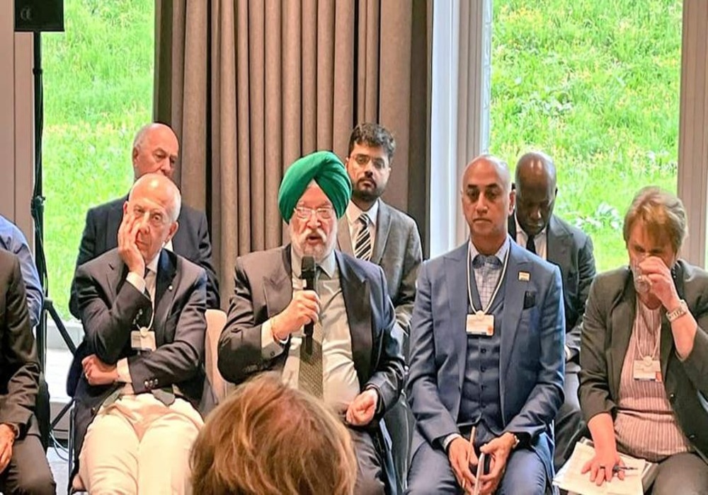 Joined Sri Hardeep Singh Puri ji and other policymakers and industry leaders at the Governor's Policy Meeting at #Davos2022 to discuss & explore new, green & sustainable options to meet the future Energy Demand and the interventions required to transform 