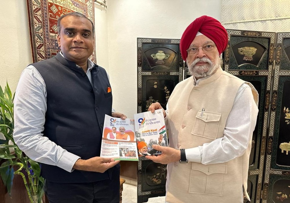 After my interview with him today, I presented journalist Akhilesh Sharma ji with booklets depicting Prime Minister #NarendraModi ji's visionary flagship schemes that have transformed lives across the country. #SamparkSeSamarthan #ndtv