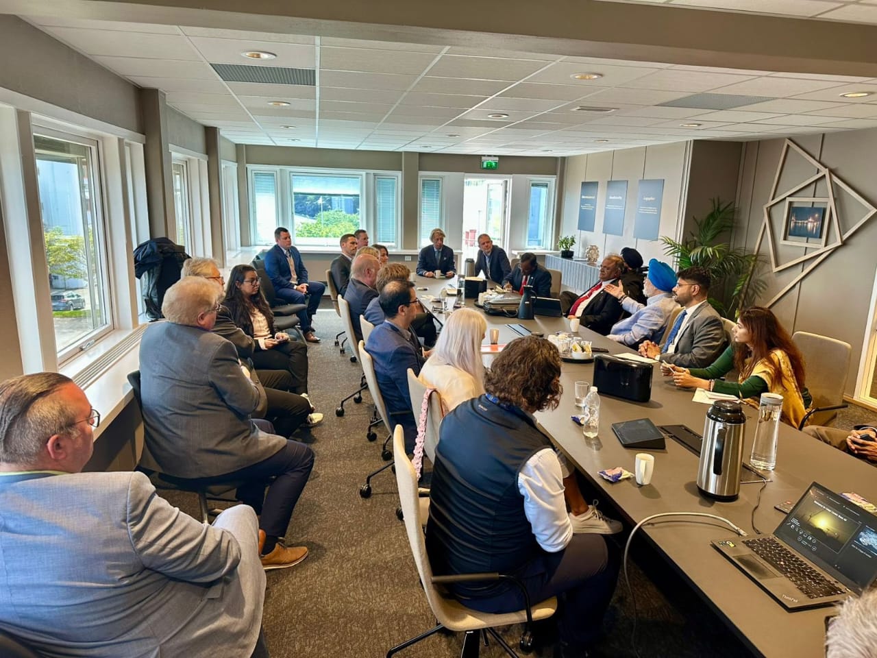 In a roundtable with representatives of Offshore Energy Cluster in Bergen, Norway