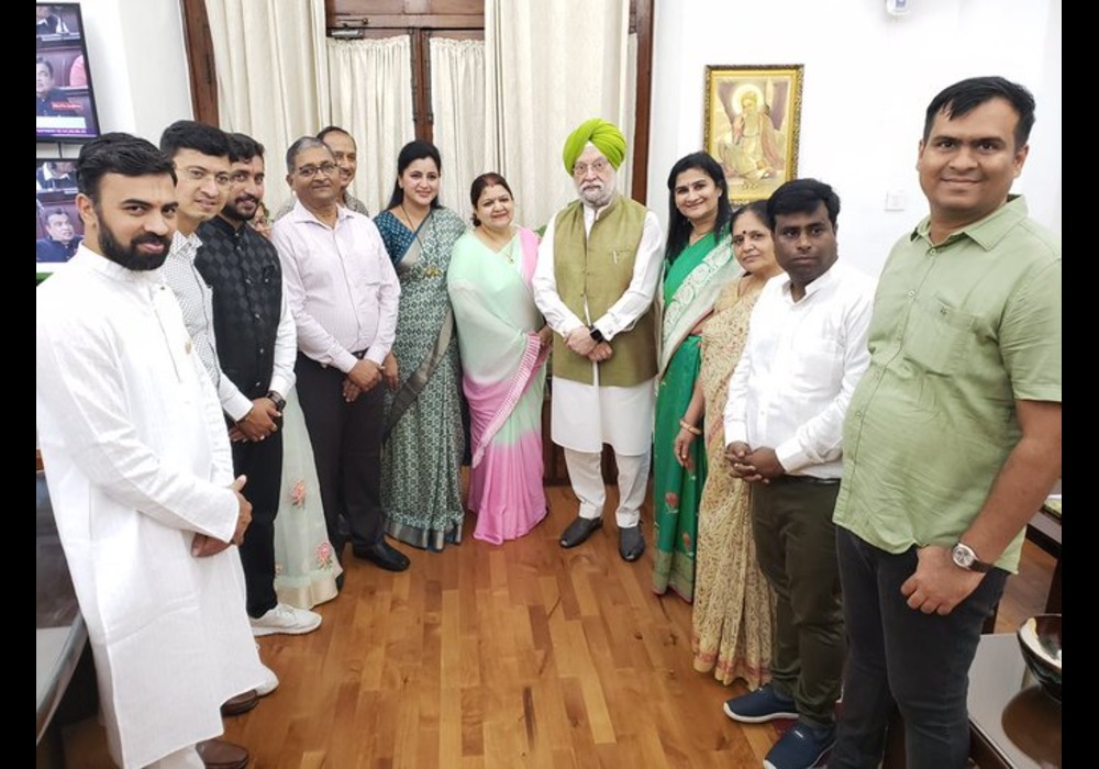 Received a delegation of Chartered Accountants & Businessmen of Amravati led by Member of Parliament Smt  Navneet Ravirana Ji in my office today.