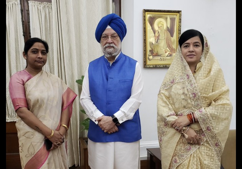 Happy to receive Badaun Member of Parliament Dr bjp mp Sanghmitra  Ji & Sidhi Member of Parliament Smt RitiPathakSidhi Ji in my office today.