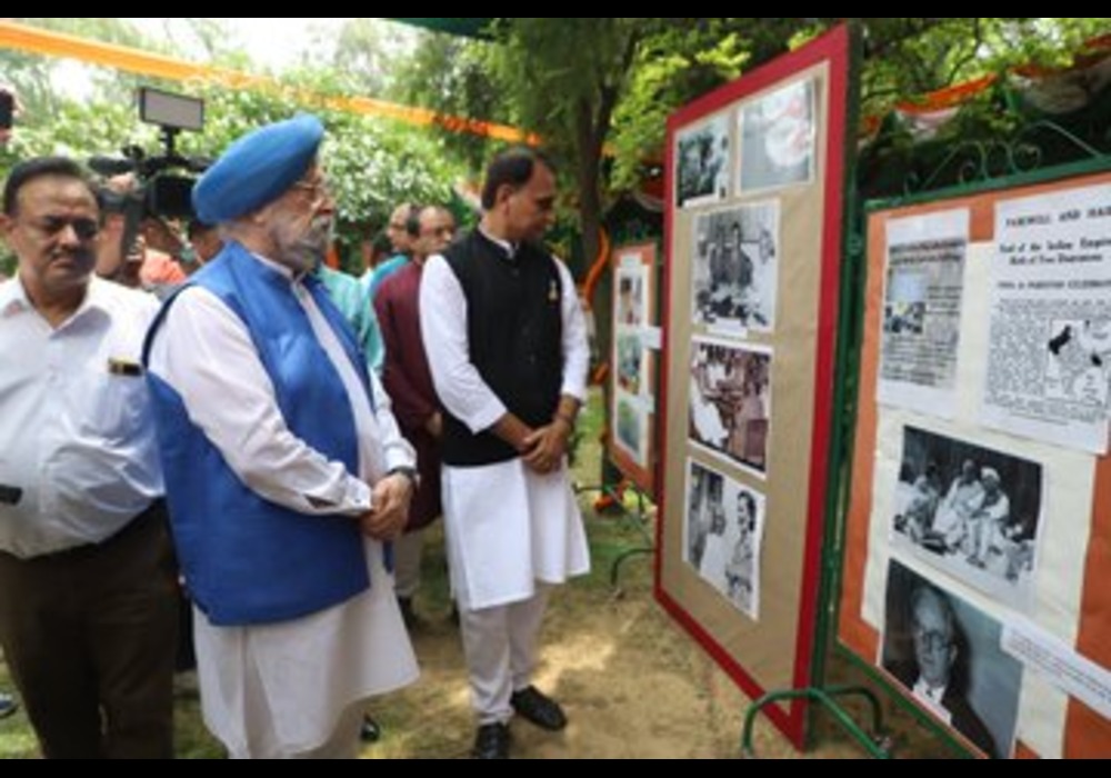 Revisited the memories of the horrific #PartitionOfIndia at a photo exhibition put up at the residence of fellow parliamentarian Prof Rakesh Sinha Ji in the presence of several eminent academicians including Jamia Millia VC Smt Najma Akhtar Ji.  #Partitio