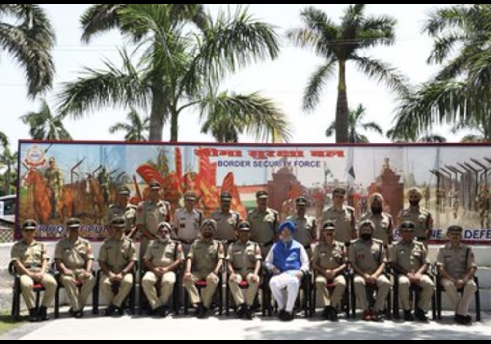 Was warmly received by the officers of BSF India at the HQ in Jalandhar after the 8th #RozgarMela today. #RozgarMela2023