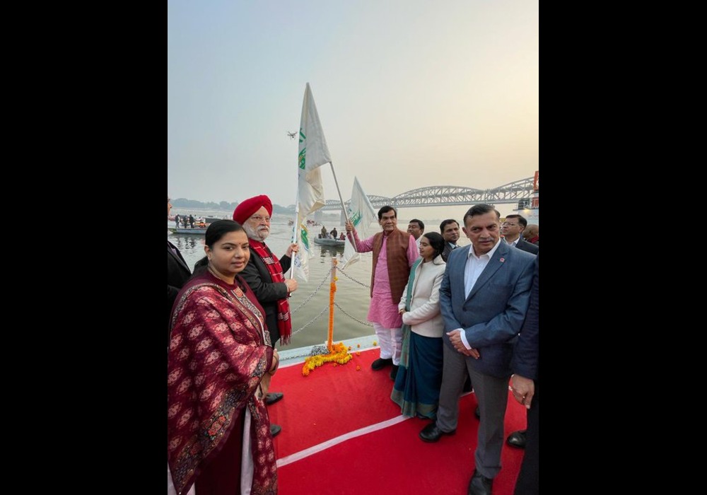 In January 2023, I also got the opportunity to flag off a rally of 100 of these 500 boats from Namo Ghat in the ancient holy city. The fuel is easily available for the boats through an innovative floating CNG Station set up by Gailindia