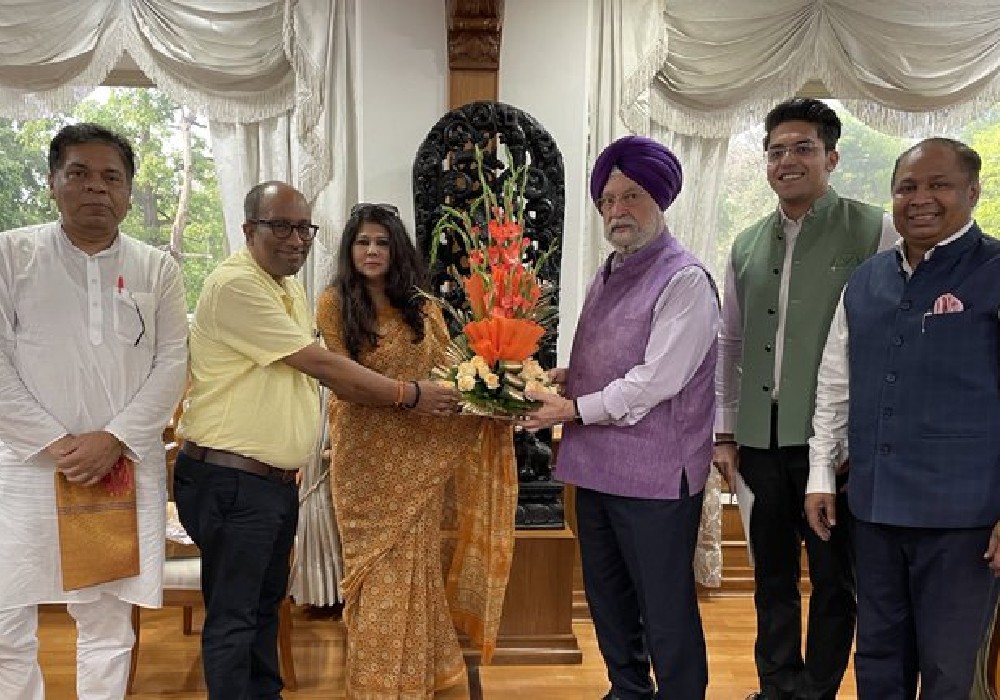 Received a delegation from ‘Respect India’ comprising several distinguished members of Delhi University faculty including Sh Sujan Singh, Prof BN Choudhary, Prof. Rekha Saxena, Dr Manish K. Choudhary; & Sh Vinay Mani Tripathi