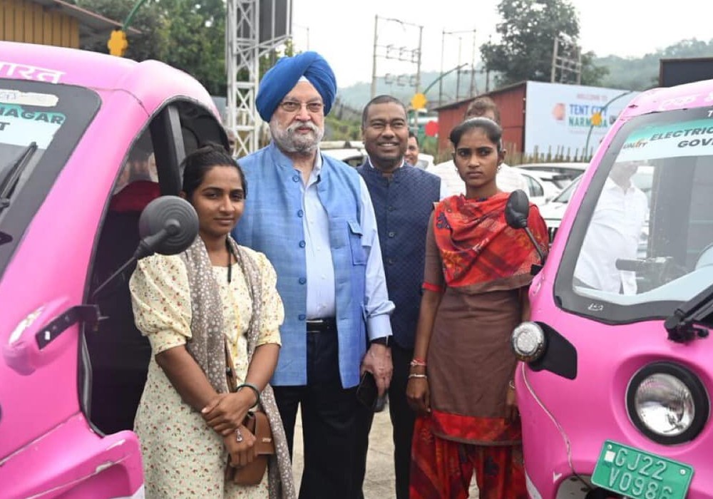 A perfect tribute to Iron Man Sardar Vallabhbhai Patel Ji as these trained women drivers operate the battery operated green vehicles to ferry local passengers & tourists who visit the Statue Of Unity