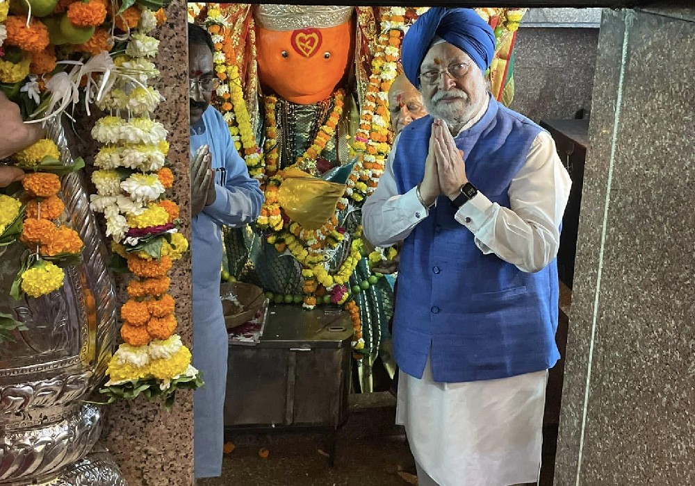 Joined the devotees in paying obeisance at the historic Shree Mahakali Temple in Chandrapur