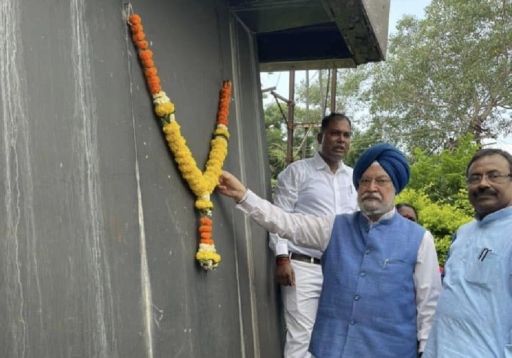 Paid floral tribute to Chhatrapati Shivaji Maharaj Ji statue at the Ballarpur Nagar Nigam office