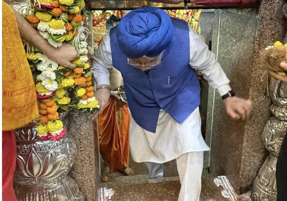 Joined the devotees in paying obeisance at the historic Shree Mahakali Temple in Chandrapur