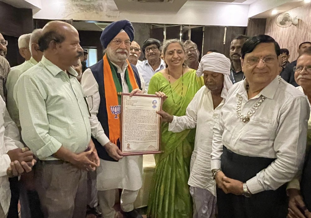 Met senior members of BJP who have devoted their lives to the cause of nationalism during Chandrapur visit