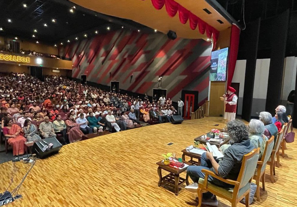 Joined celebrated luminaries & fellow University of Delhi alumni Prof- Dinesh Singh, literary doyen Namita Gokhale, Adv Raian Karanjawala, Lakshmi M Puri & filmmaker Imtiaz Ali at the launch of ‘Delhi University- Celebrating 100 Glorious Years’