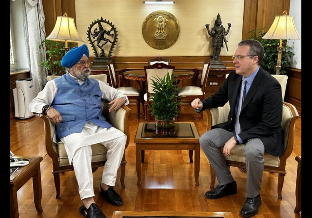 In my meeting with HE Kenneth H da Nobrega, Ambassador of Brazil to India in my office today, we discussed ways to take forward the momentous #GlobalBiofuelsAlliance among other issues of mutual interest in urban & energy sectors between our countries.