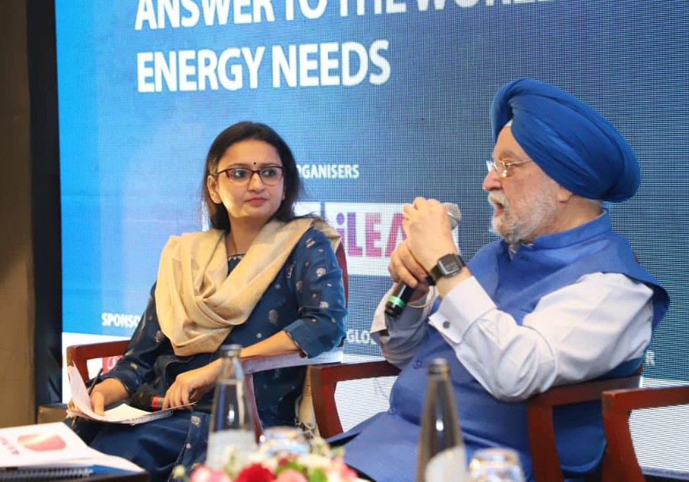 Interaction with Youth4GH2 on the need to make transition from fossil fuel to Green Energy at a panel discussion with Gaurie Dwivedi & Vineet Mittal