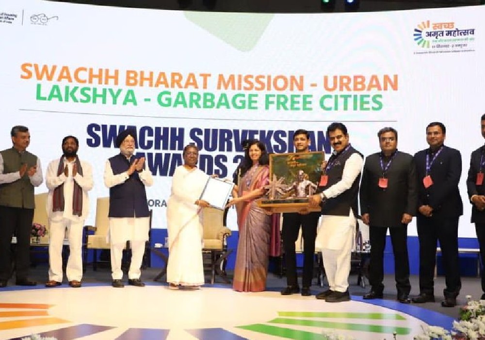 At the Swachh Survekshan 2022 - Indore is India’s cleanest city for the 6th year in a row