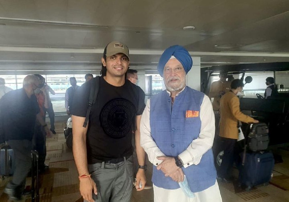 Met India’s youth icon & inspirational Javelin Champion Neeraj Chopra at Delhi Airport