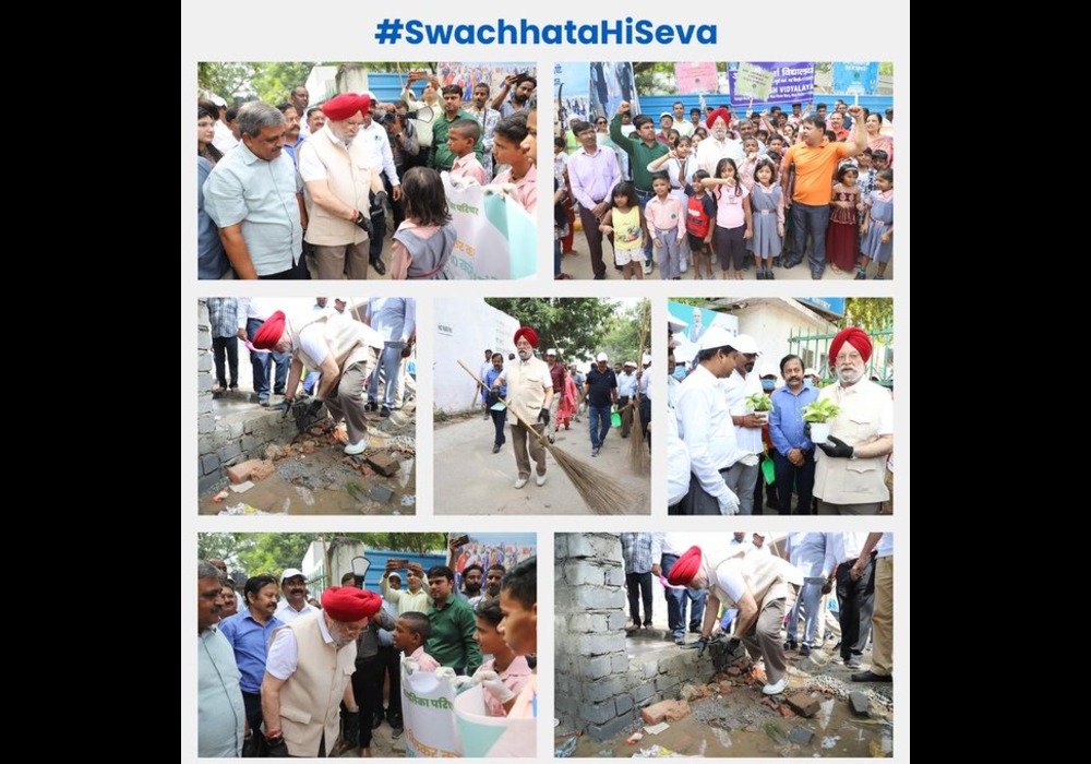 Joined fellow citizens at Princess Park, Copernicus Marg, in heeding PM Narendramodi Ji's call for a #GarbageFreeIndia through #SwachhataHiSeva. Together, we champion the Swachhata Jan Andolan! PMOIndia #SwachhBharat