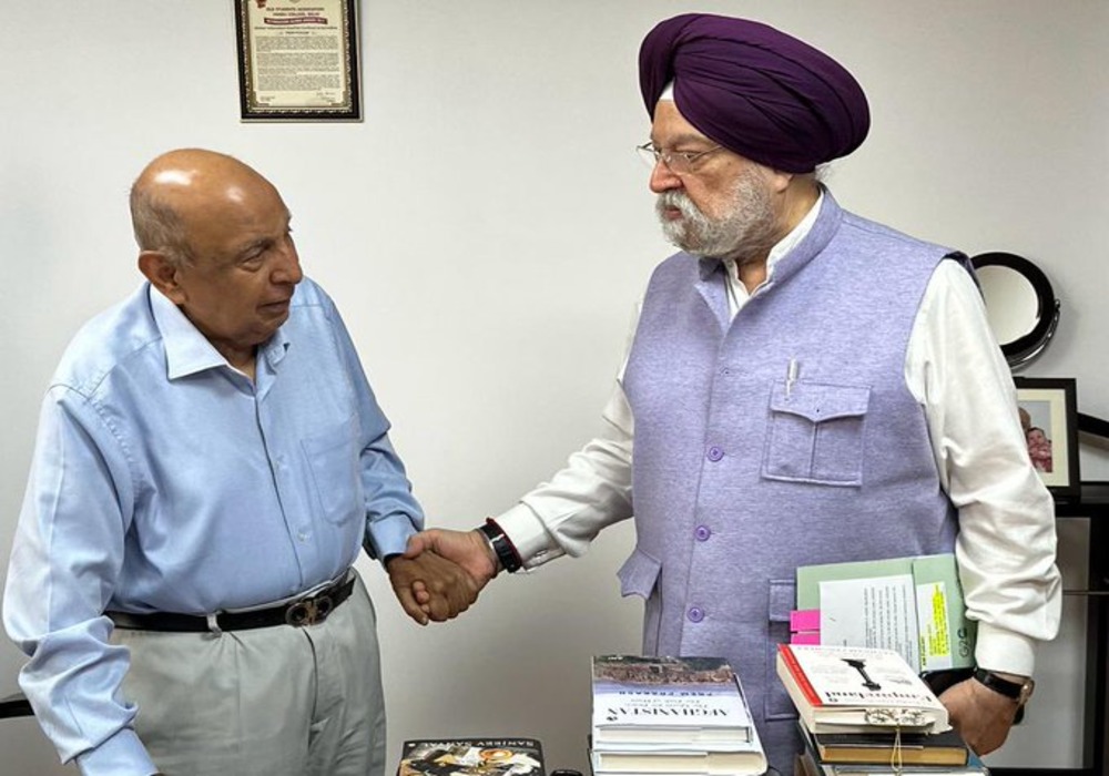 My professional interaction with ANI founder Ji goes back to 1978, when as a young under-secy, I was pompously designated as OSD PR & XP in MEA. Our family ties go back even further. Delighted to meet media veteran & Hindu College alumnus in his office! S