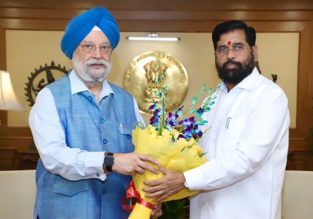 Happy to receive Maharashtra Chief Minister Sh Eknath Shinde Ji in my office today. We discussed matters pertaining to implementation of urban flagship missions in Maharashtra.