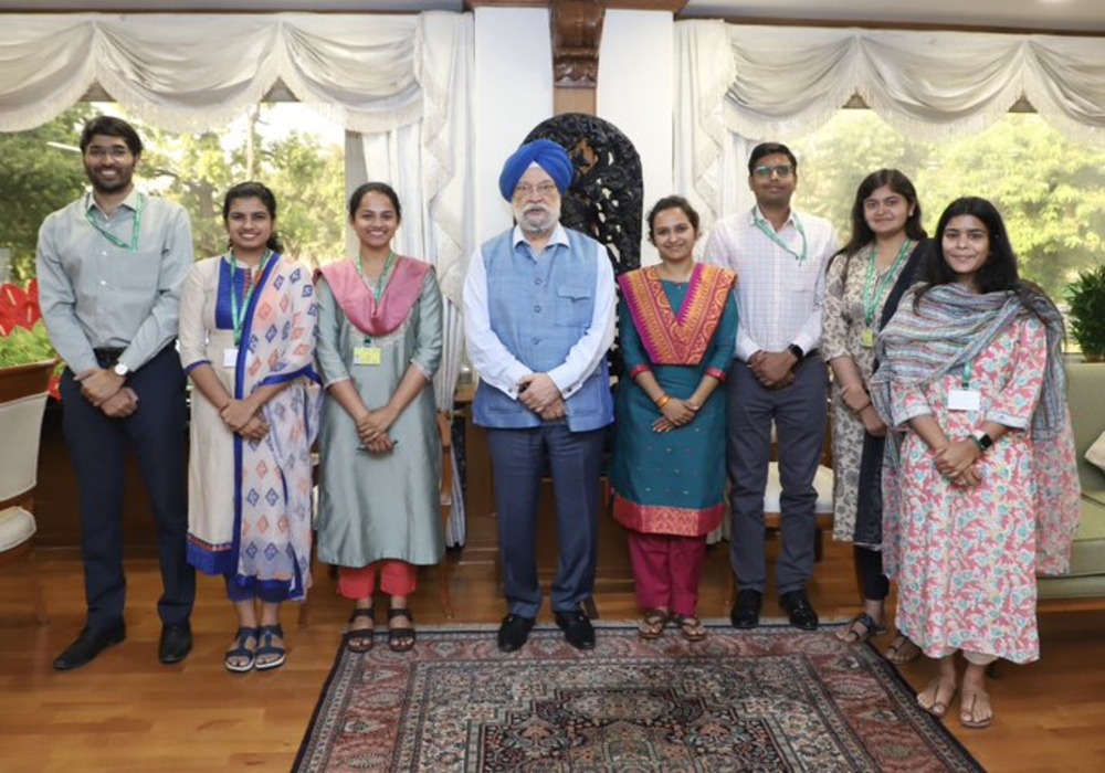 Was very happy to interact with bright young officers who were completing a two month stint with MoHUA_India as Asst Secretaries. Wished them all the best as they step out to implement policies of inclusive change during India journeys through #AmritKaal