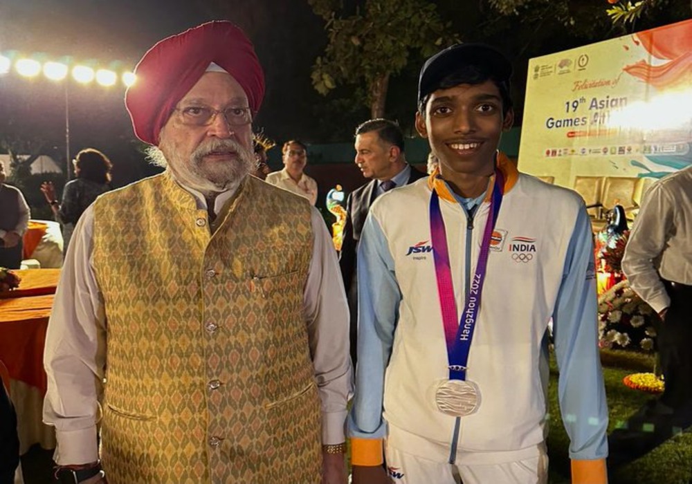 Delighted to interact with India’s teenaged Grandmaster rpragchess at an event hosted to felicitate India’s #AsianGames champions from the oil sector. Told him how I follow his career & victories with pride & anticipation.