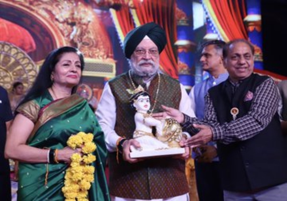 जय श्रीराम! Joined a sea of devotees to seek blessings of Bhagwan Shri Ram Ji & Maa Sita at two of Delhi’s most popular Ramleela performances on the Red Fort grounds by 99 year old Shri Dharmic Leela Committee & Lav Kush Ramlila Committee. The atmosphere 