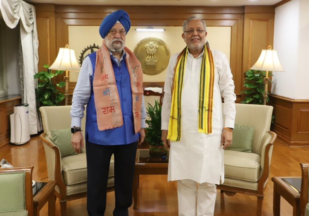 Received my friend, senior party leader & Uttar Pradesh Minister for Finance & Parliamentary Affairs, Sh Suresh K Khanna Ji in my office today.