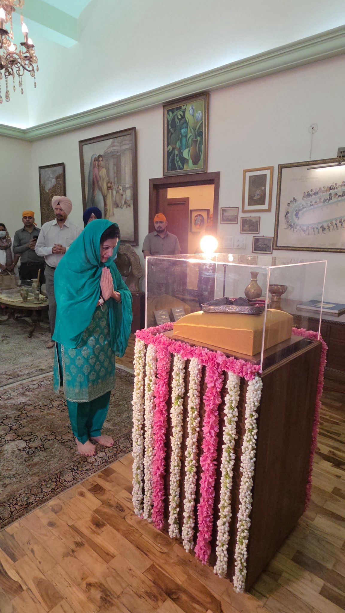 सरबंसदानी दशमेश पिता साहिब श्री गुरु गोबिंद सिंह जी महाराज व खालसा की माता साहिब कौर जी के पवित्र जोड़े साहिब