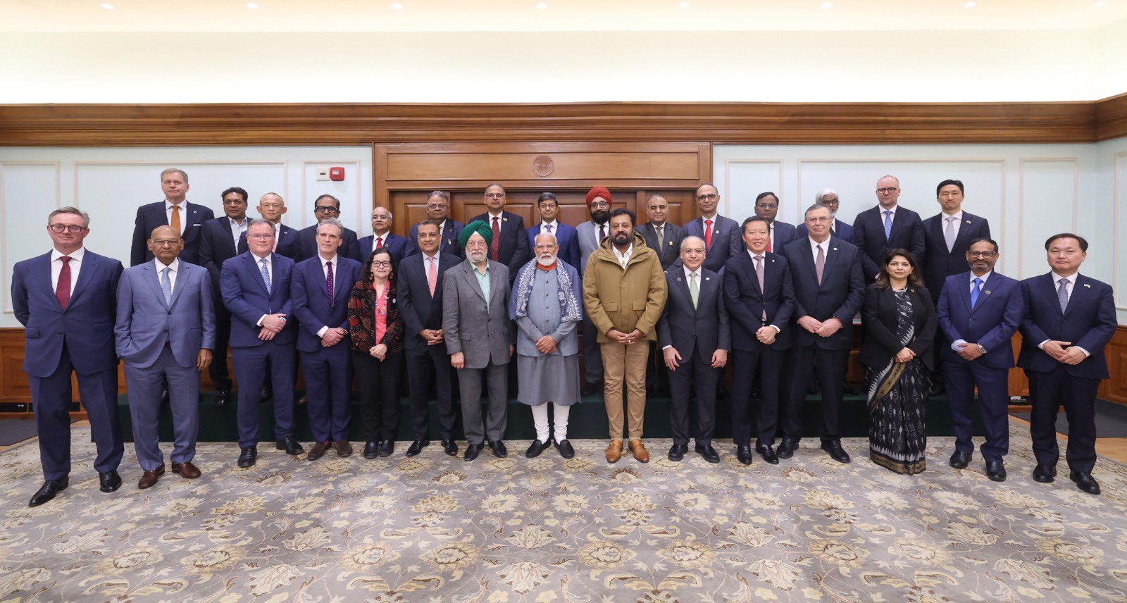 PM Modi के साथ 27 CEOs की high-level roundtable