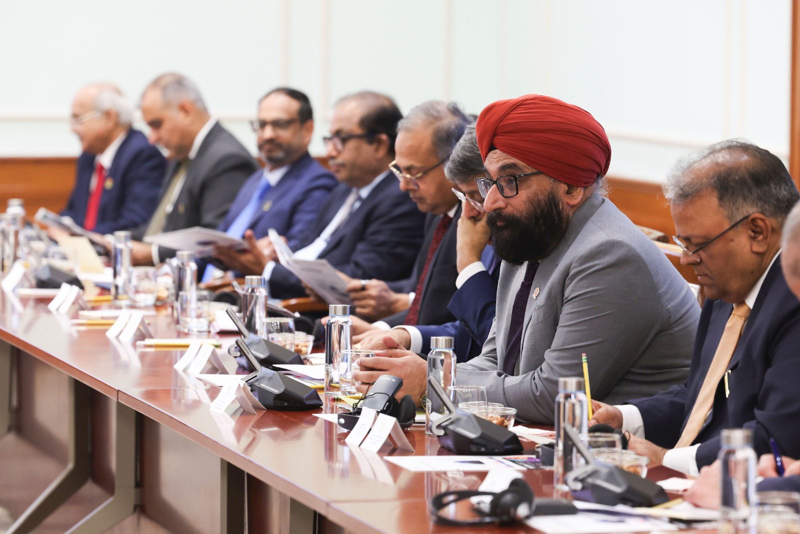 PM Modi के साथ 27 CEOs की high-level roundtable