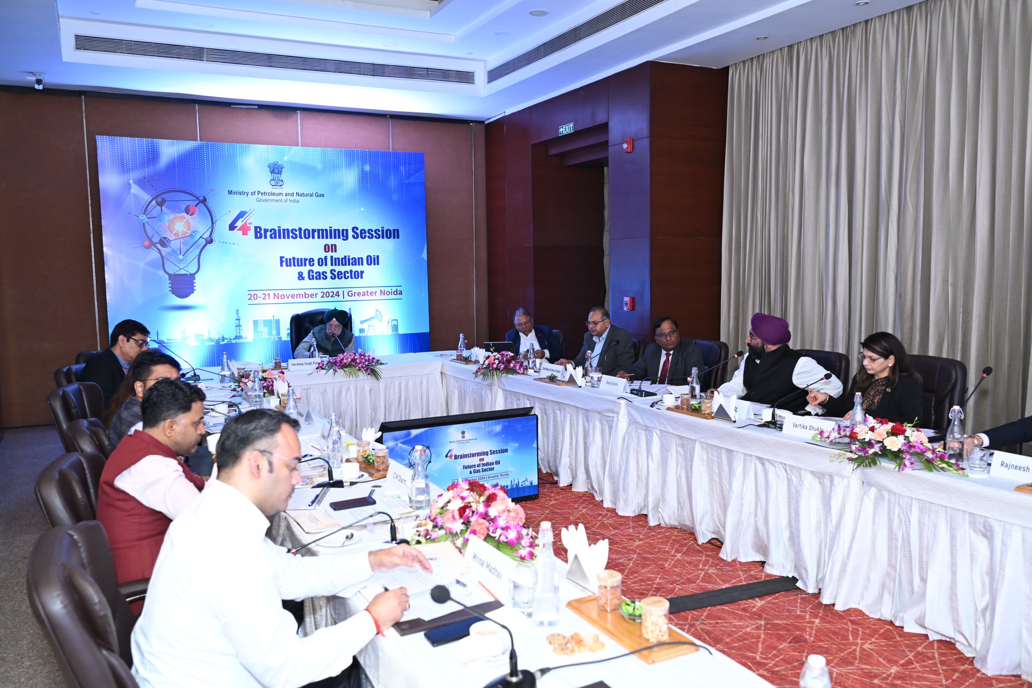 A free flow of ideas, suggestions and views on the future of India’s energy sector at a two-day brainstorming session with captains of the industry and senior officials Ministry of Petroleum and Natural Gas  in Greater Noida.