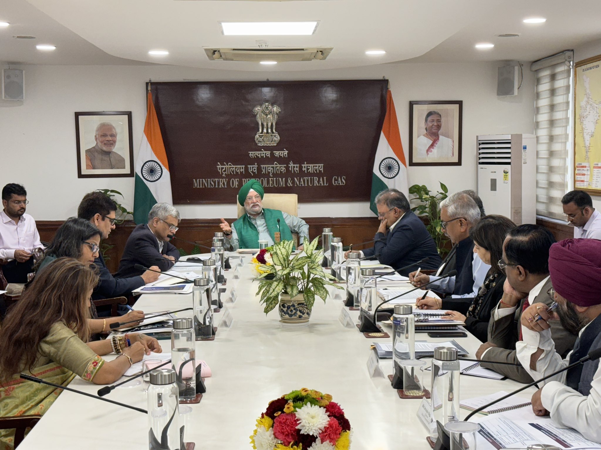 Exchanged ideas and views on the future of India’s energy sector