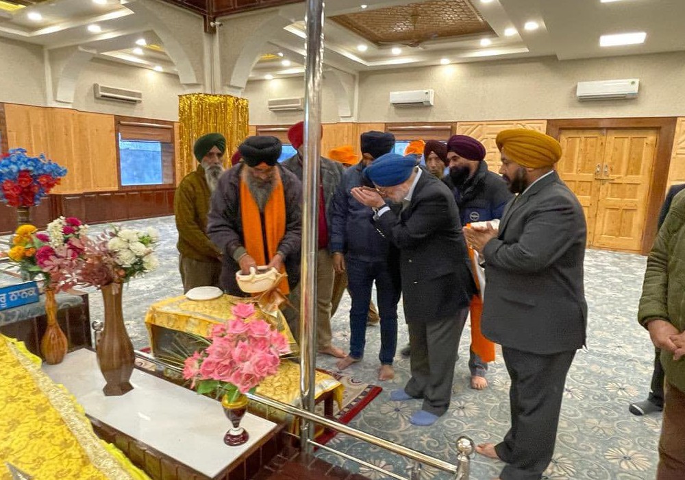 Joined members of the Sikh Sangat in paying obeisance at Gurudwara Chhatti Patshahi, Srinagar