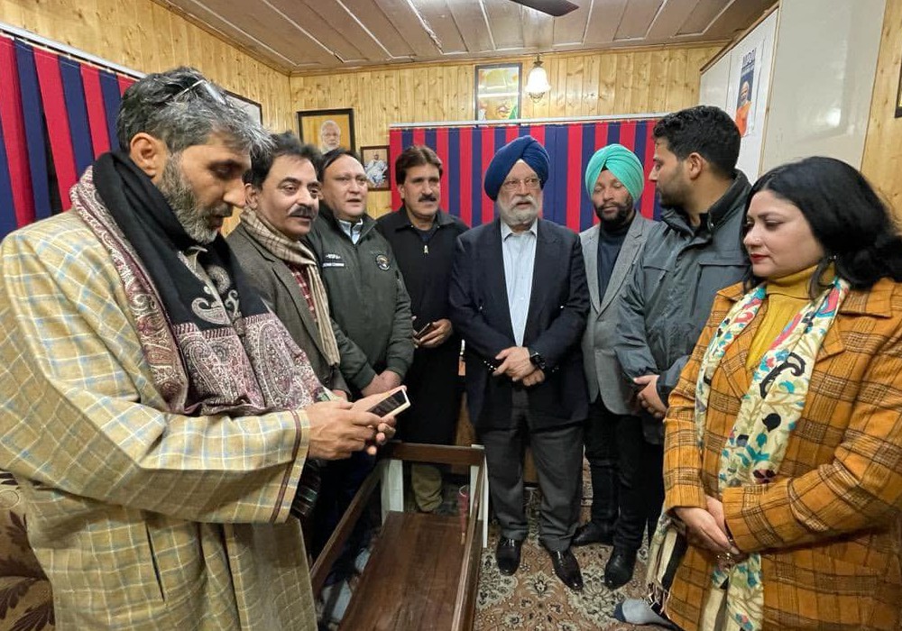 Engaging interaction with the inspired & hardworking Karyakartas, office bearers & local leaders of BJP in Srinagar at the party office