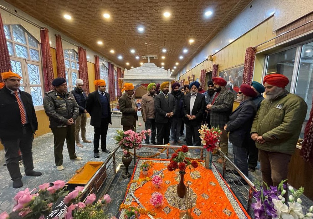 Joined members of the Sikh Sangat in paying obeisance at Gurudwara Chhatti Patshahi, Srinagar