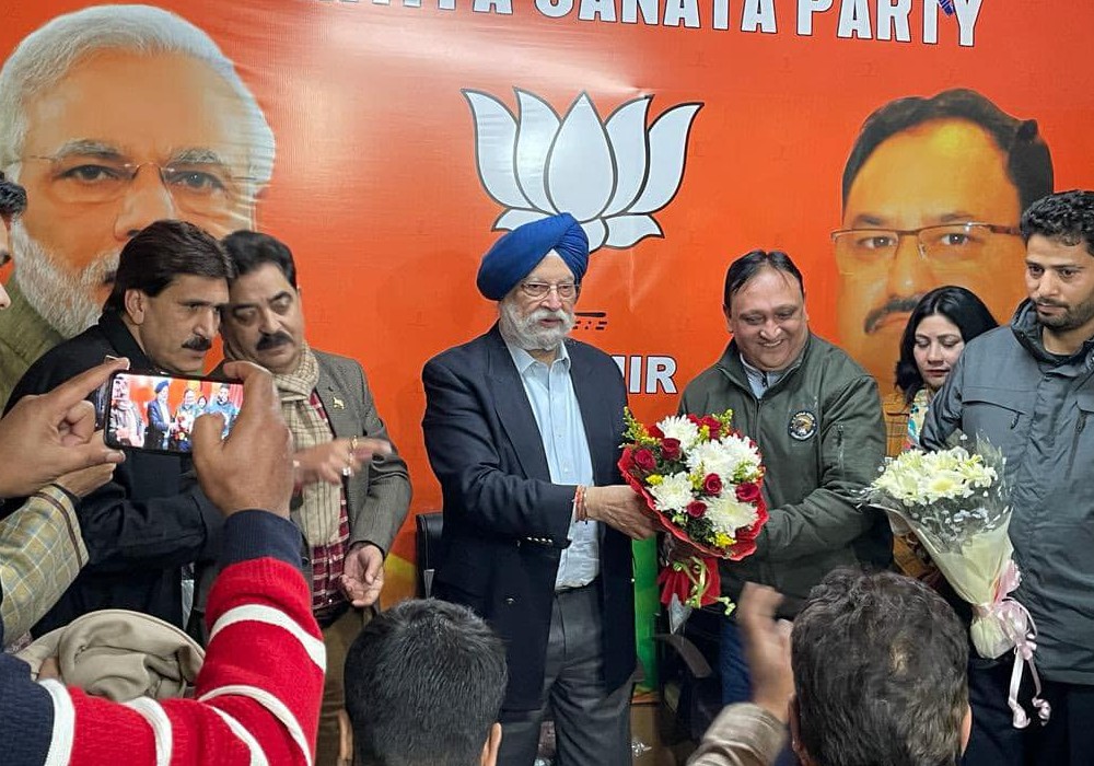 Engaging interaction with the inspired & hardworking Karyakartas, office bearers & local leaders of BJP in Srinagar at the party office