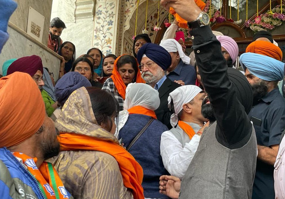 Bracing BJP candidate Sardarni Paramjeet Kaur from Ward No. 102