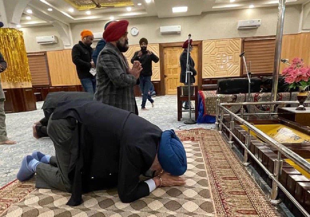 Joined members of the Sikh Sangat in paying obeisance at Gurudwara Chhatti Patshahi, Srinagar